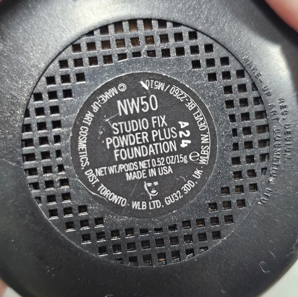 MAC Studio Fix Compact - Picture 3 of 3